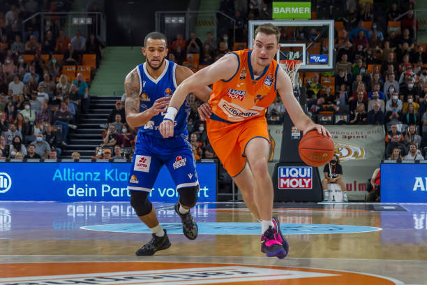 后防轮换深 后防轮换深