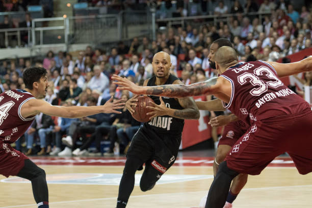 首场胜利 首场胜利